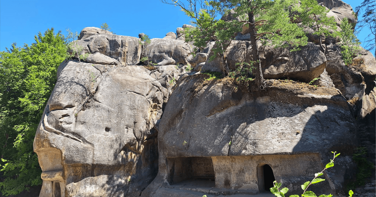 Скелі Довбуша