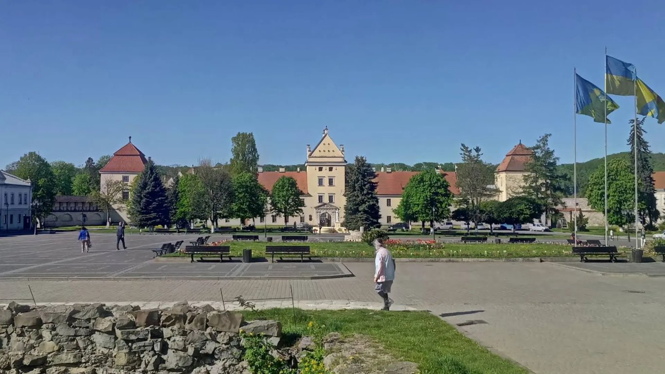 Жовківський замок фото