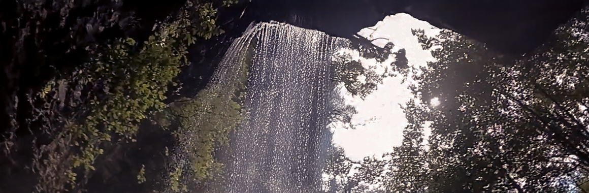 Крапельковий водоспад