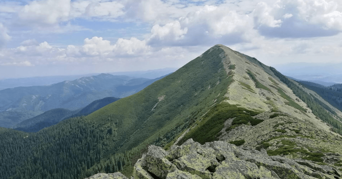 Гора Довбушанка